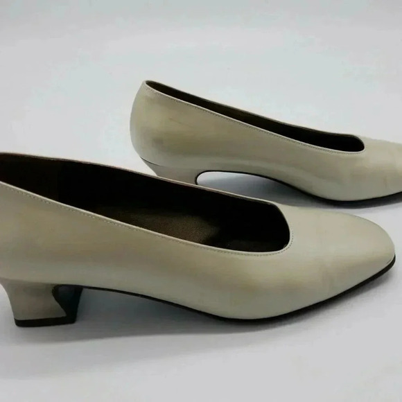 Salvatore Ferragamo Leather Office Pumps Gray Pearly - Picture 2 of 8